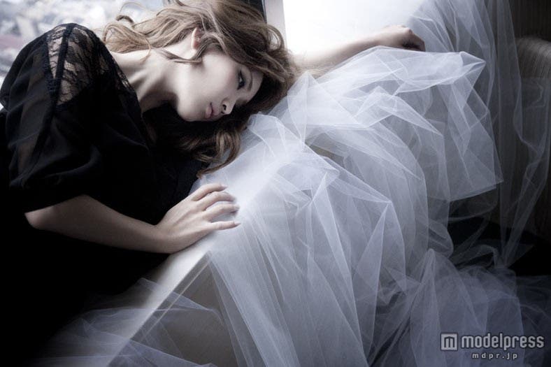 紗栄子のセクシーな表情に注目