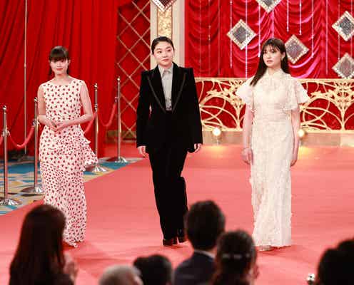 今田美桜、前髪重めパッツンで印象ガラリ 三浦透子・吉川愛とレッドカーペット登場<第45回日本アカデミー賞>