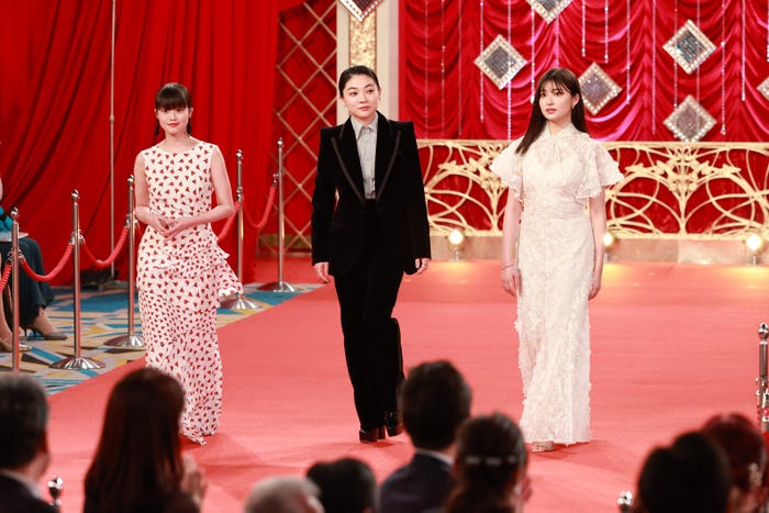 今田美桜、三浦透子、吉川愛(C)東京写真記者協会