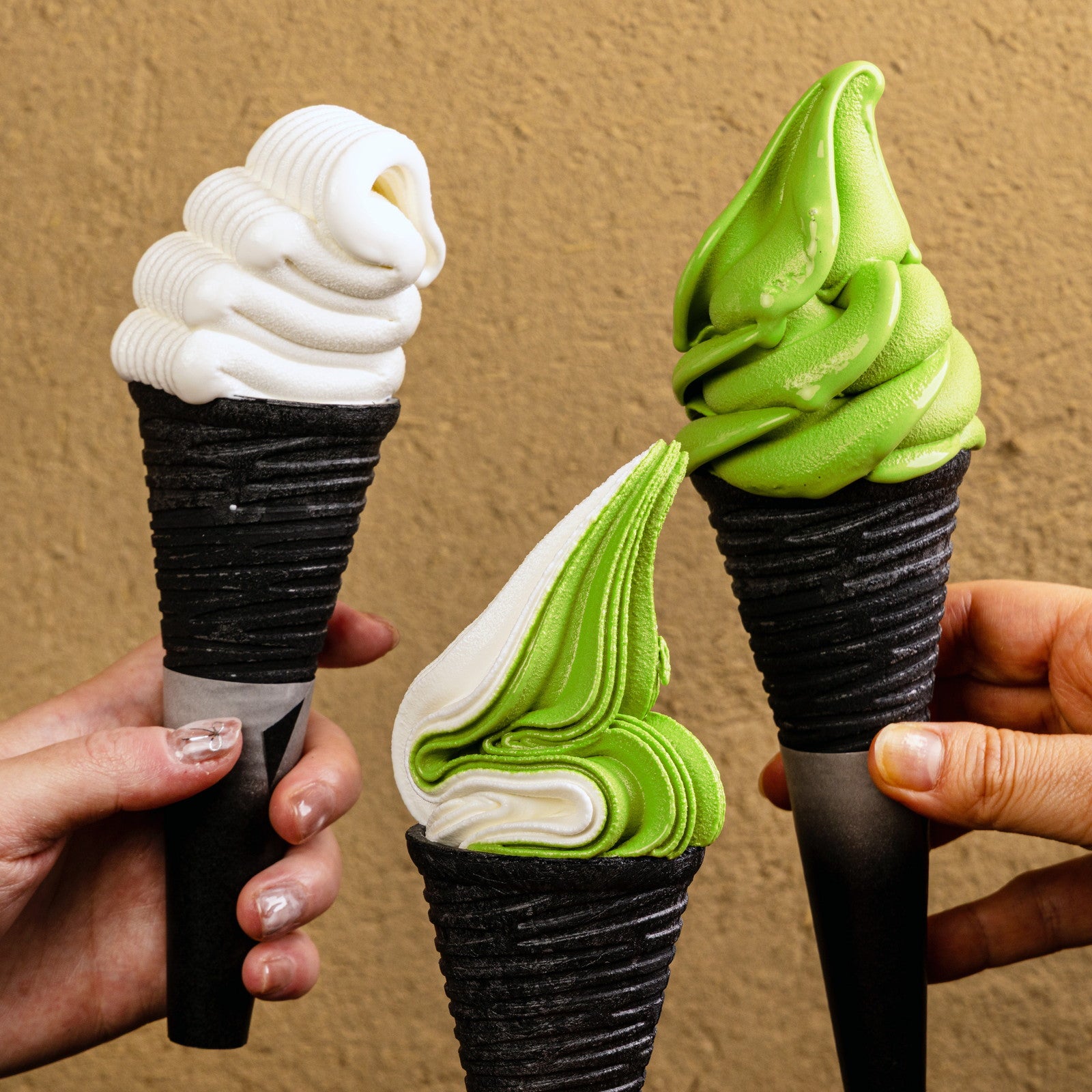 薩摩知覧抹茶ソフトクリーム￥700・抹茶＆バニラソフトクリーム￥600・バニラソフトクリーム￥500／提供画像