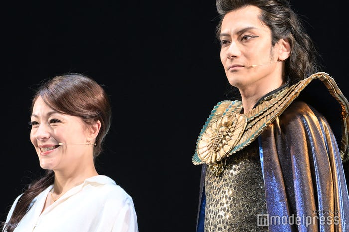 (左から)シルビア・グラブ、小西遼生(C)モデルプレス