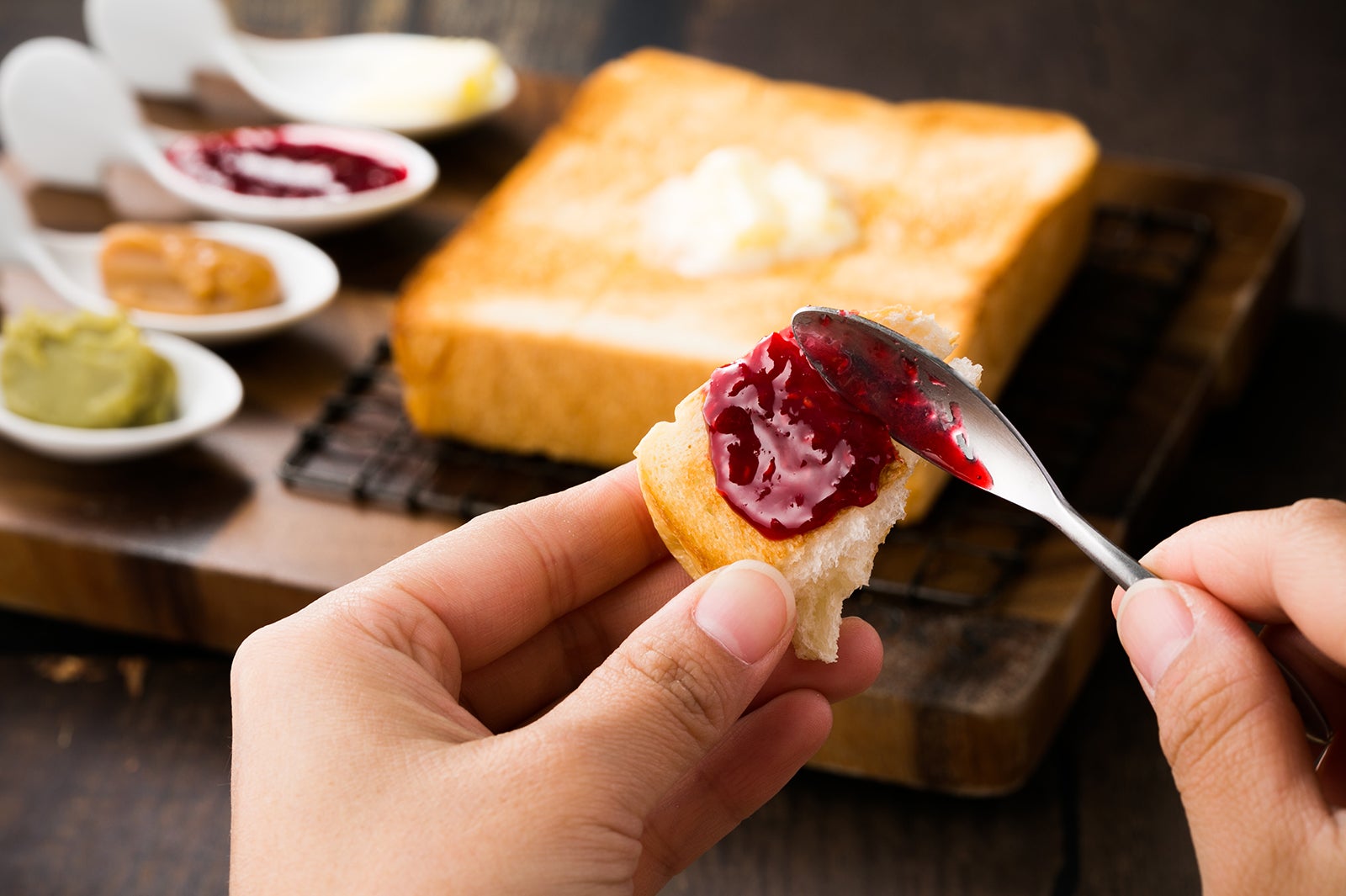 カスタマイズトースト ジャム3種+バター580円～／画像提供：ドロキア・オラシイタ