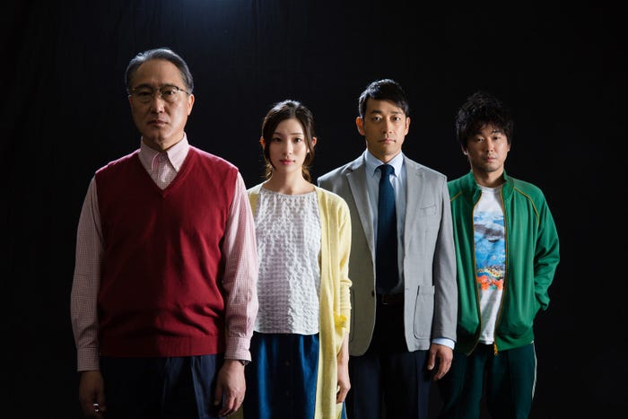 「限界団地」(左から)佐野史郎、足立梨花、迫田孝也、山崎樹範(C)東海テレビ
