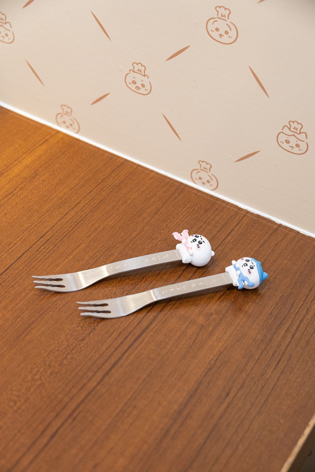 さすまた風フォーク 全2種 各1,540円（C）nagano