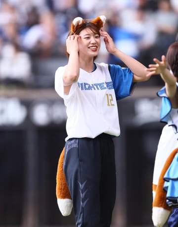「魂持ってかれる」「たまらん」24歳人気美人バレー選手のきつねダンスに騒然 少し照れ笑い？プレー中とのギャップに「華がある」「最強に可愛い」