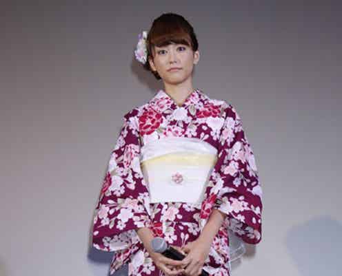 桐谷美玲、キュートな浴衣で短歌を披露 W主演映画初日舞台挨拶