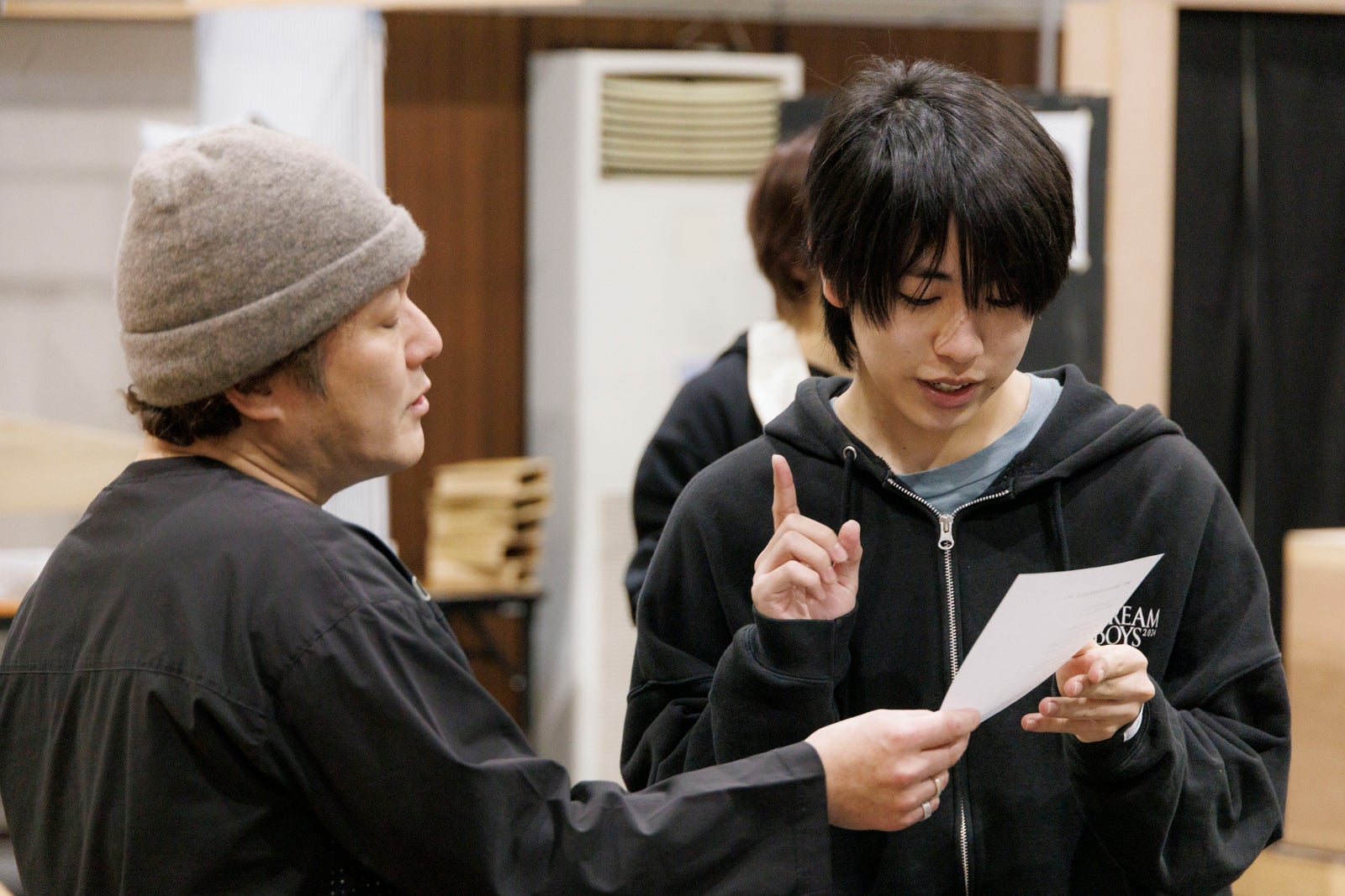 （右）⼩⽥将聖／撮影：GEKKO