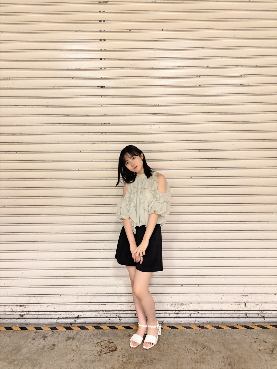日向坂46正源司陽子、初のミニスカ姿でミーグリ 夏っぽ肌見せ