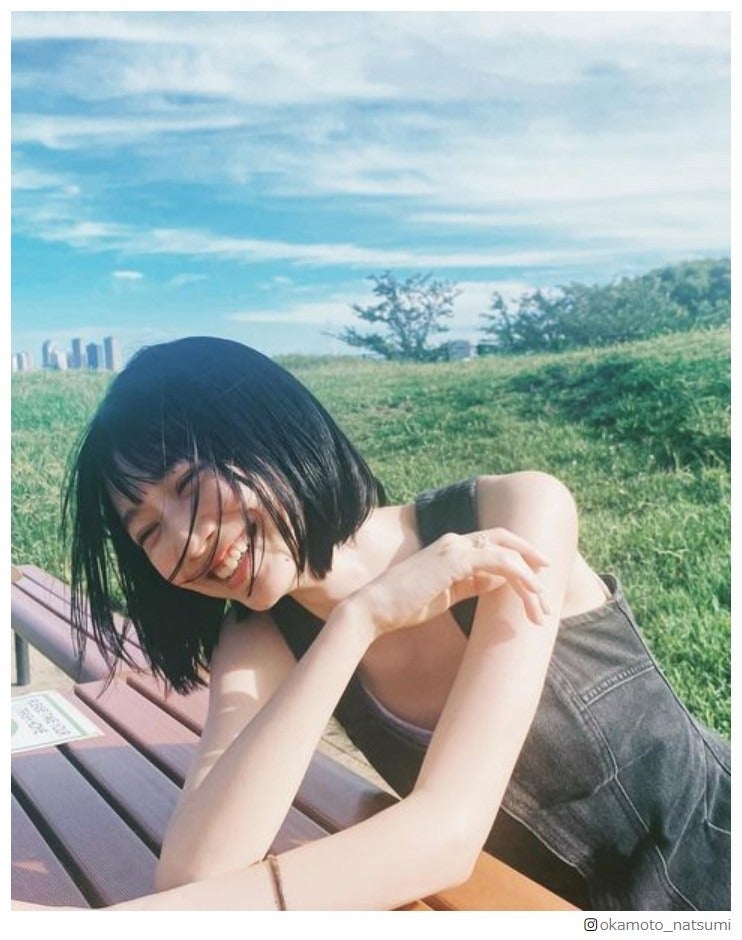 岡本夏美、“黒髪ボブ”にイメチェン「似合っていて可愛い」「夏っぽくて素敵」の声