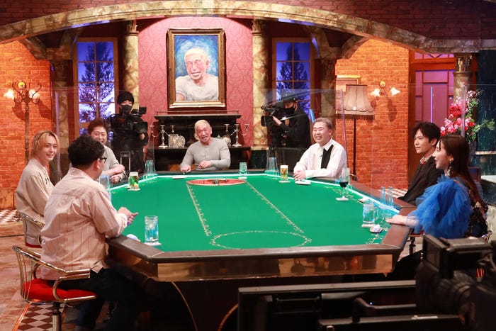 (左手前から時計回りに)昴生、犬飼貴丈、後藤輝基、松本人志、岩尾望、稲垣吾郎、ファーストサマーウイカ(C)フジテレビ