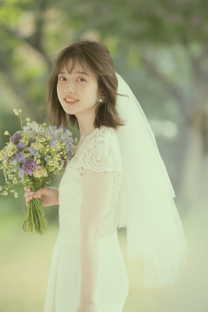 弘中綾香アナ 人生初ウエディングドレスで あざと可愛い花嫁 に 理想の結婚相手は モデルプレス 弘中綾香アナ 人生初ウエディングドレスで あざと可愛い花嫁 に 理想の結婚相手は モデルプレス