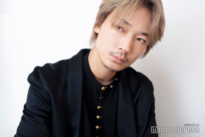 綾野剛(C)モデルプレス