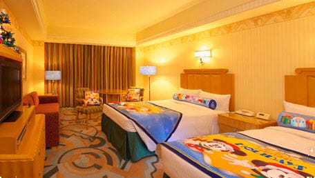 ディズニーアンバサダーホテルのクリスマスデコレーションルーム(C)Disney