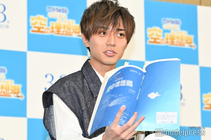 公開アフレコをする永瀬廉(C)モデルプレス