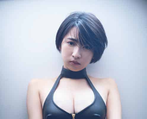 鶯籠・PINOCO、美谷間のぞくSEXY衣装で魅せる