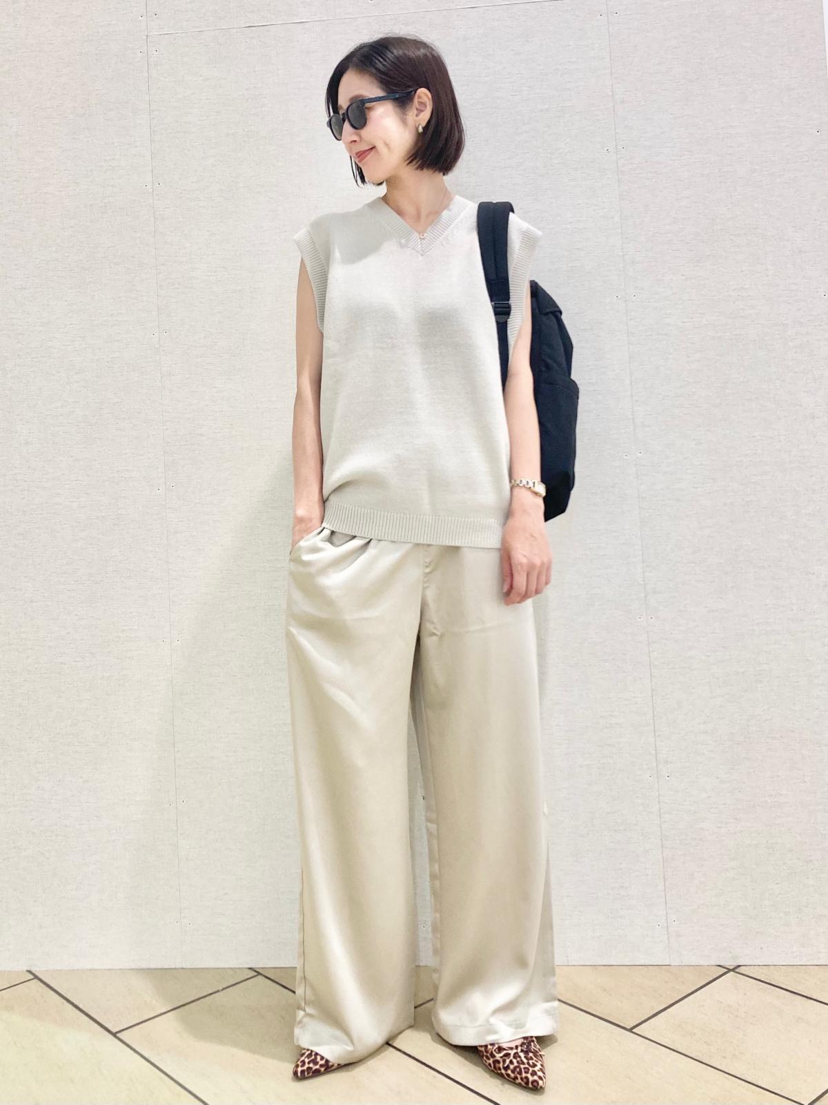 メンズのニットベストをノースリーブトップスとして取り入れて 出典:StyleHint