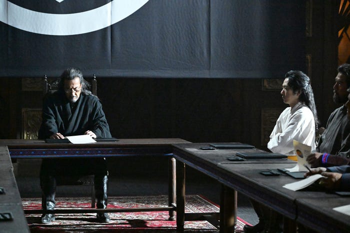 役所広司、二宮和也「VIVANT」第5話より(C)TBS