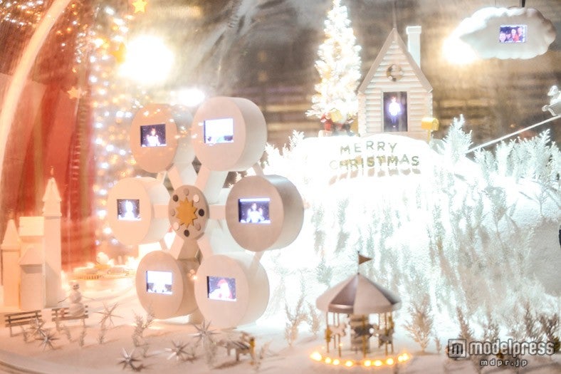 巨大スノードームには「クリスマスシーズンにしか現れない幻の街」が広がる