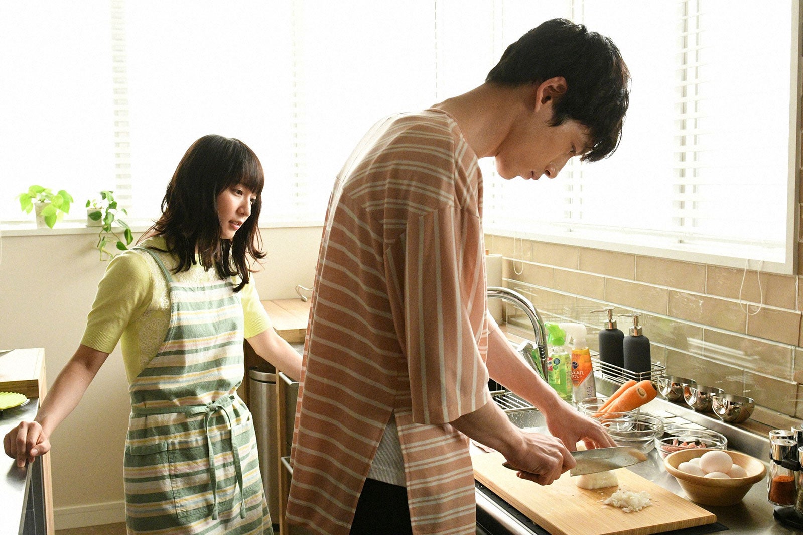 吉岡里帆、坂口健太郎／「ごめん、愛してる」第8話より（画像提供：TBS）