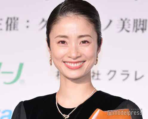上戸彩、美太もも全開コーデに反響「脚長すぎ」「ラインが綺麗」