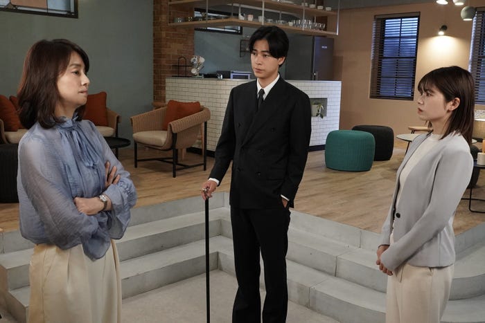 石田ゆり子、成田凌、小芝風花「転職の魔王様」第9話より(C)カンテレ