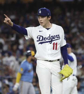 佐々木朗希が6回2失点で6勝目の権利！連続押し出しも立ち直る→マンシー逆転3ランに大興奮 ベンチでハイタッチ