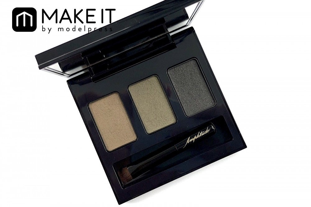 Amplitude／パウダー アイブロウ／02 グレーブラウン／6,000円（税抜） (C)メイクイット