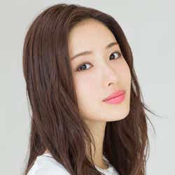 モデルプレス - 石原さとみ、ド派手ファッションで大暴れ “地味にスゴイ”新風巻き起こす<本人コメント>
