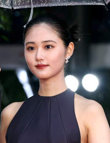 すごっ 原菜乃華 振り向いたら凄いドレスで映画祭 美しすぎる後ろ姿に驚き いつもと違う！