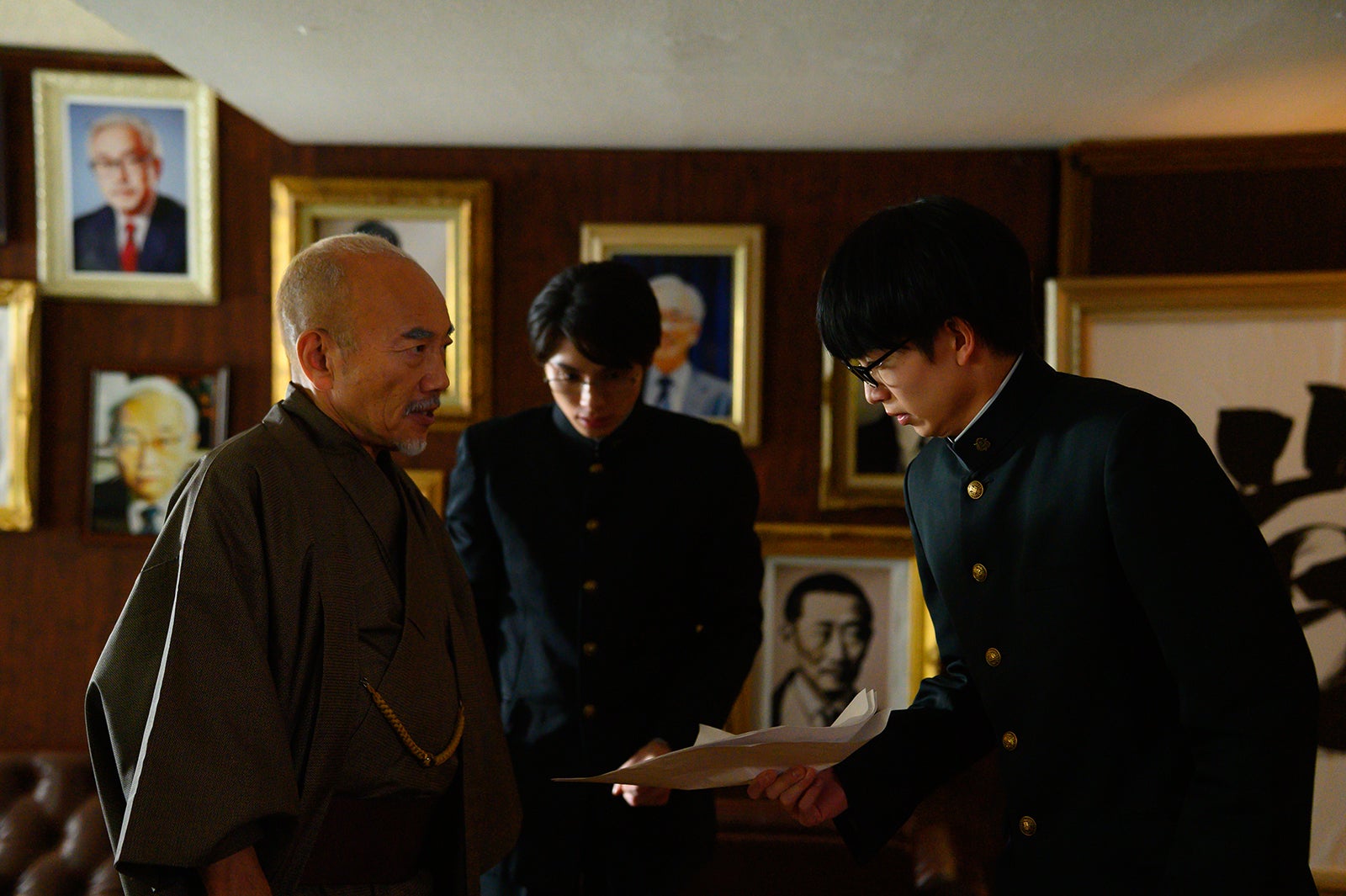 竹中直人、本田響矢、綱啓永（C）『恋愛のすゝめ』製作委員会／第4話より