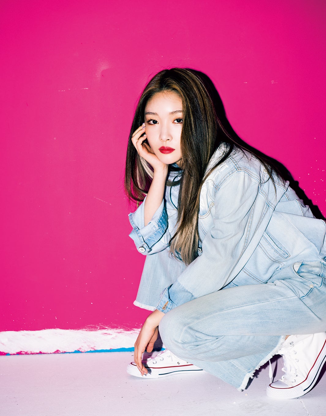 “ダンスクイーン”元I.O.Iキム・チョンハ、日本ファッション誌初登場 スタイルキープ法は？