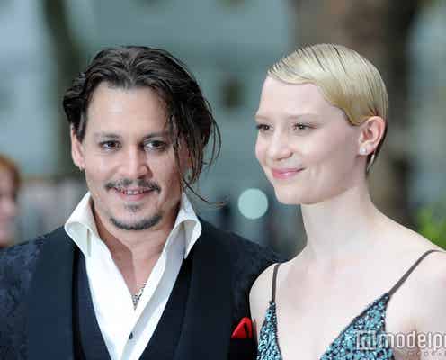 ジョニー・デップの神対応にファン涙 「アリス・イン・ワンダーランド」“生誕の地”でワールドプレミア開催