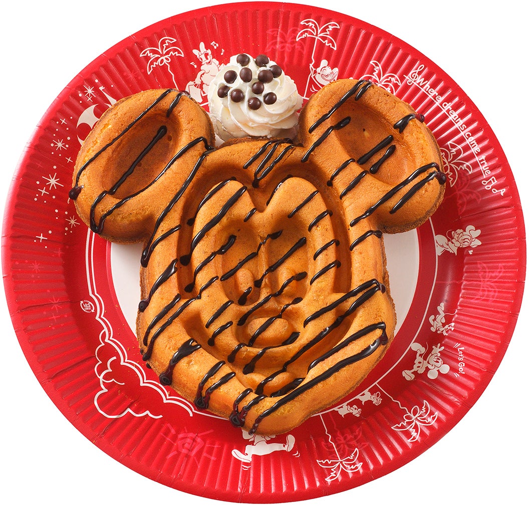 「グレートアメリカン・ワッフルカンパニー」ミッキーワッフル、チョコレートソース￥410（C）Disney
