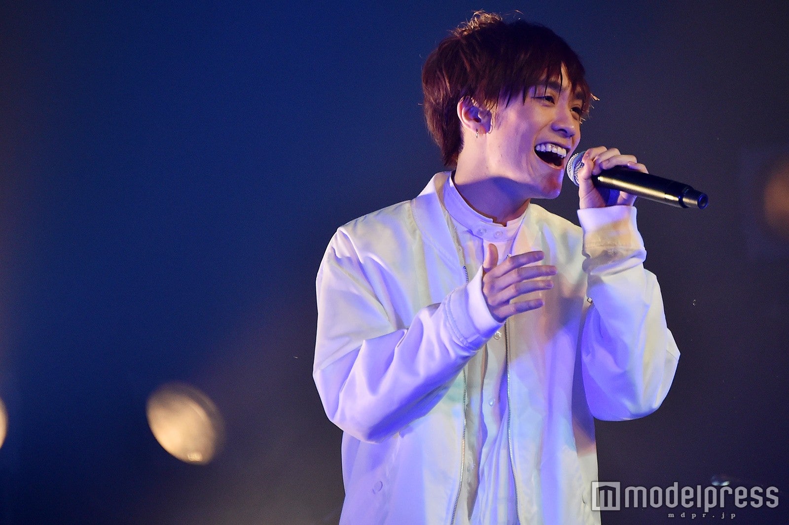 「Butterfly」を歌う平間壮一 （C）モデルプレス