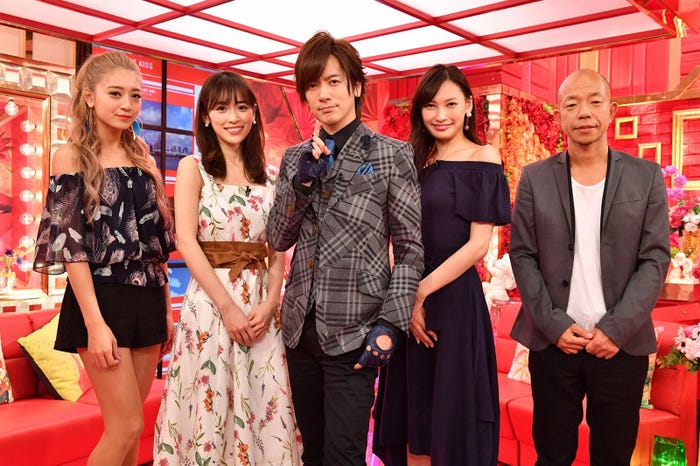 (左から)池田美優、泉里香、DAIGO、大政絢、小峠英二 (C)TBS