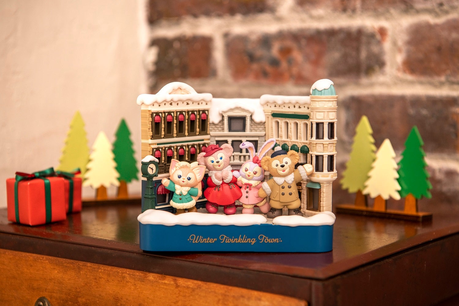 フィギュア8,400円（C）Disney