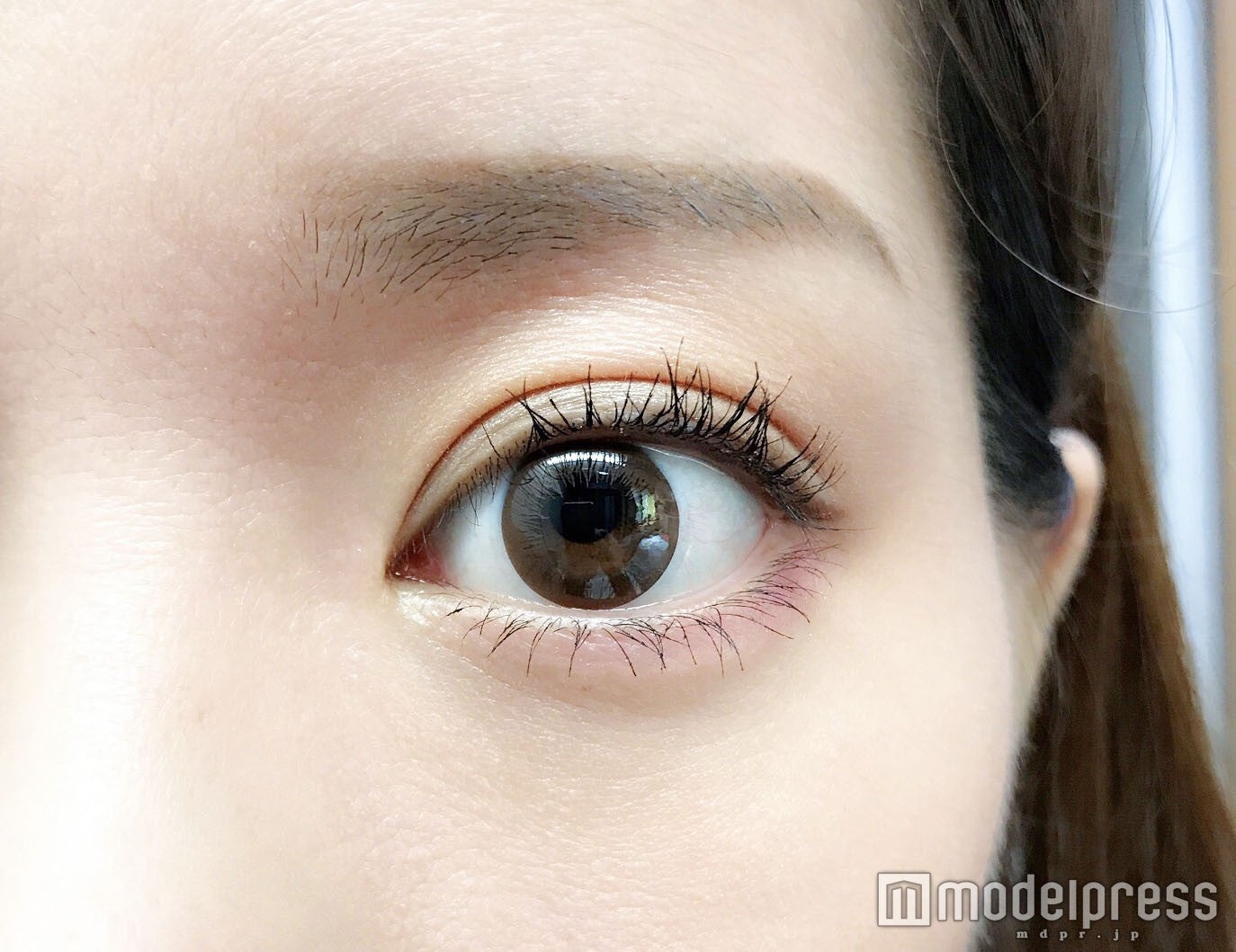 マスカラとアイライナーでキリッとフレーム強化／写真：Risa（C）モデルプレス