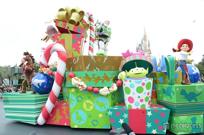 「ディズニー・クリスマス・ストーリーズ」おもちゃの世界のフロート