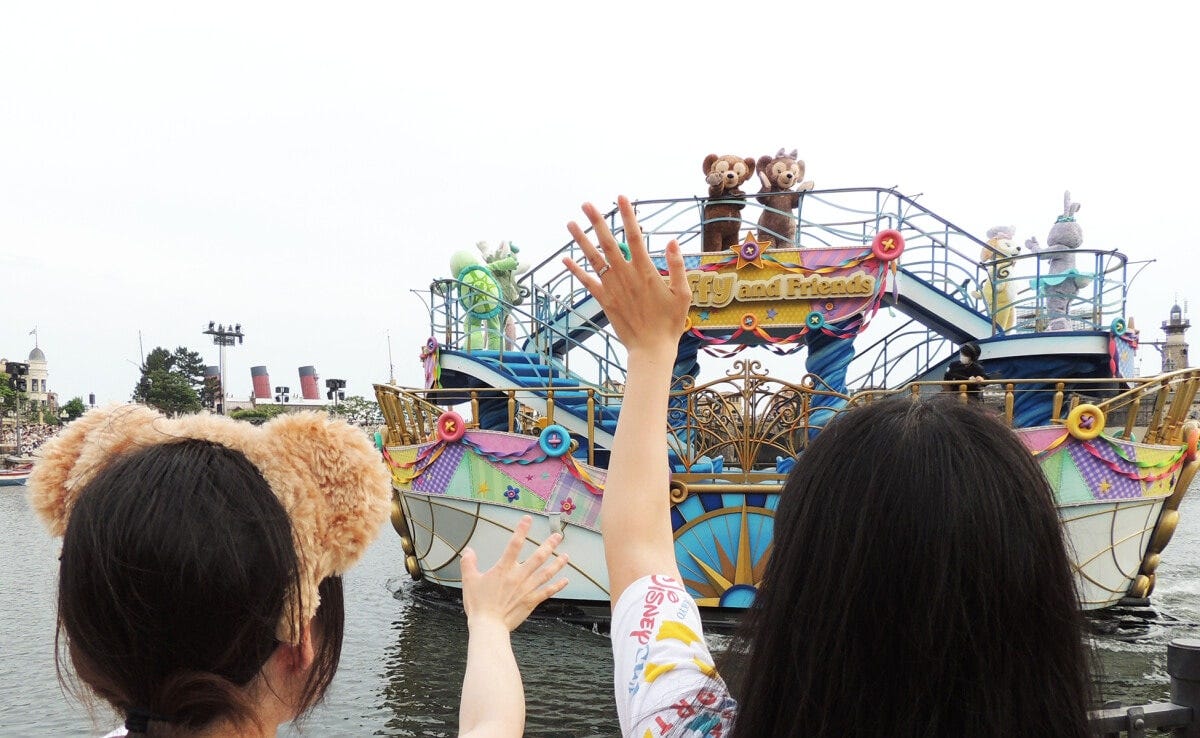 船に向かって思い切り手を振ってみましょう。きっと振り返してくれますよ