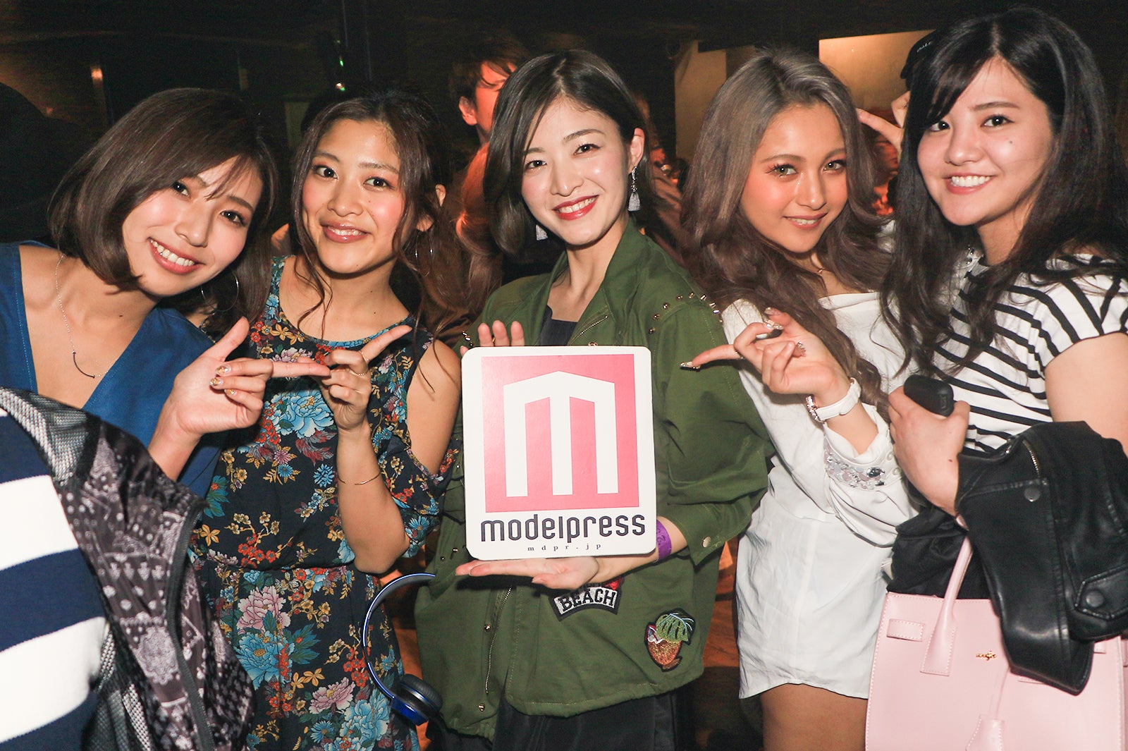 イベントにはバチェラーの女性たちが応援に集結（左から）古賀あかね、柏原歩、森田紗英、木村有希、宮城智夏（提供写真）