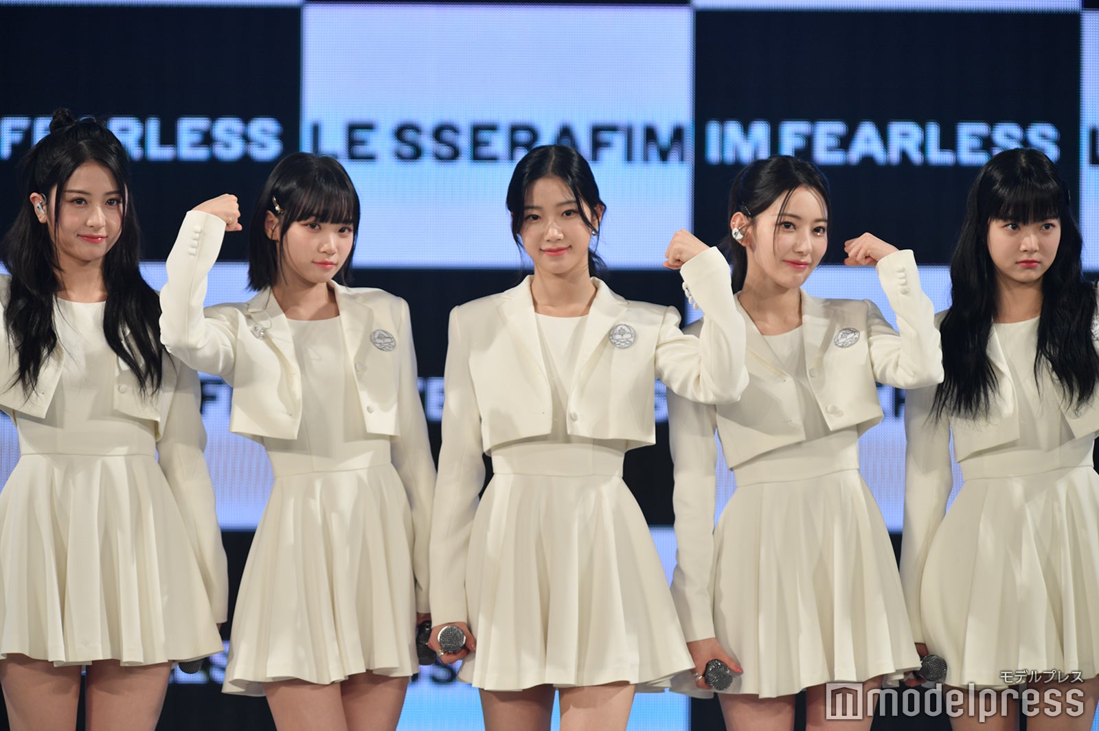 LE SSERAFIM（左から）HUH YUNJIN、KIM CHAEWON、KAZUHA、SAKURA、HONG EUNCHAE（C）モデルプレス