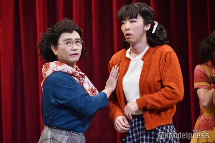 八嶋智人、柄本時生/舞台『泣くロミオと怒るジュリエット』プレスコールより(C)モデルプレス