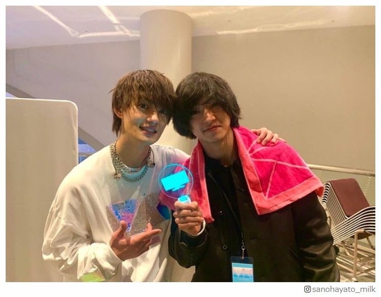 佐野勇斗、山崎賢人との2ショット公開 M!LKライブ観覧で「顔面最強すぎ」の声