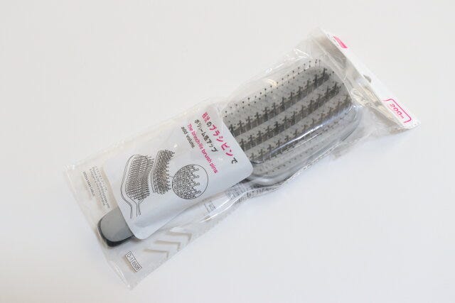 デザインヘアブラシ　ヘアケアグッズ