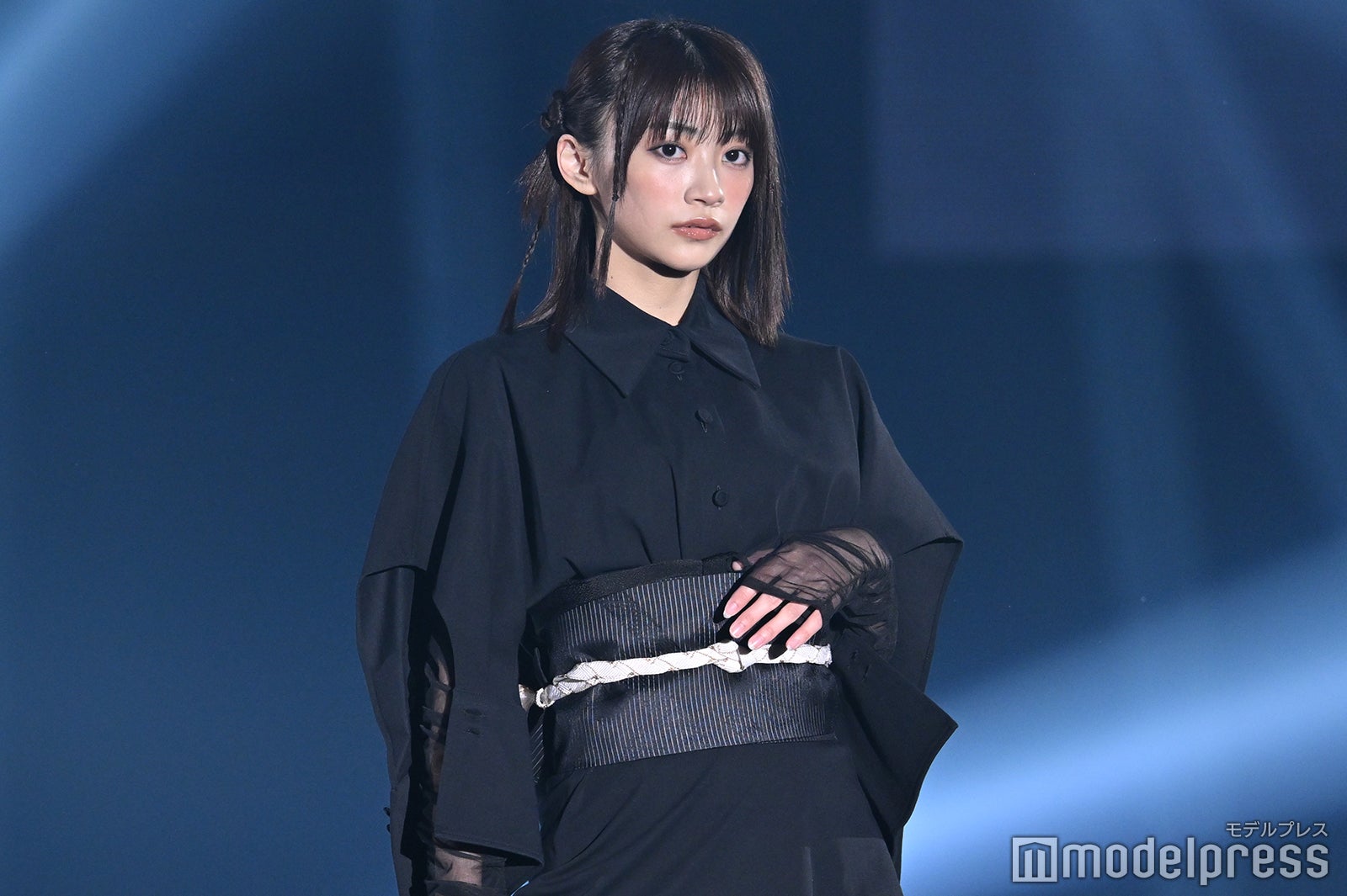 CUTIE STREET板倉可奈、オールブラックコーデがクール ロング