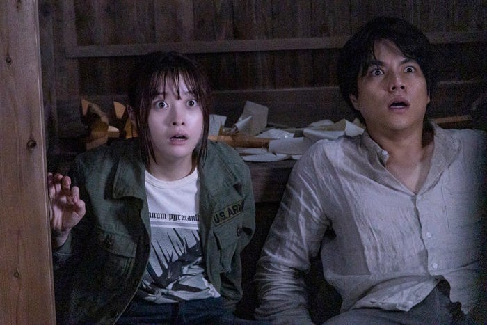 橋本環奈、重岡大毅(C)2023 映画『禁じられた遊び』製作委員会