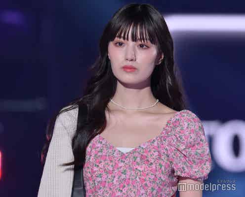 鶴嶋乃愛の美デコルテに視線集中 ガーリーコーデで上品に肌見せ<TGC 2022 A/W>