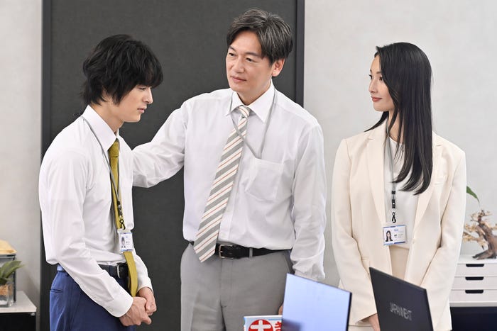 塩野瑛久、井浦新、菜々緒「無能の鷹」最終話(C)テレビ朝日