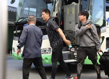 阪神 先乗り合同自主トレ2日目に岩崎と高橋、岩貞、糸原が合流 キャンプインに向けて続々と沖縄入り 契約未更改の佐藤輝は姿なし