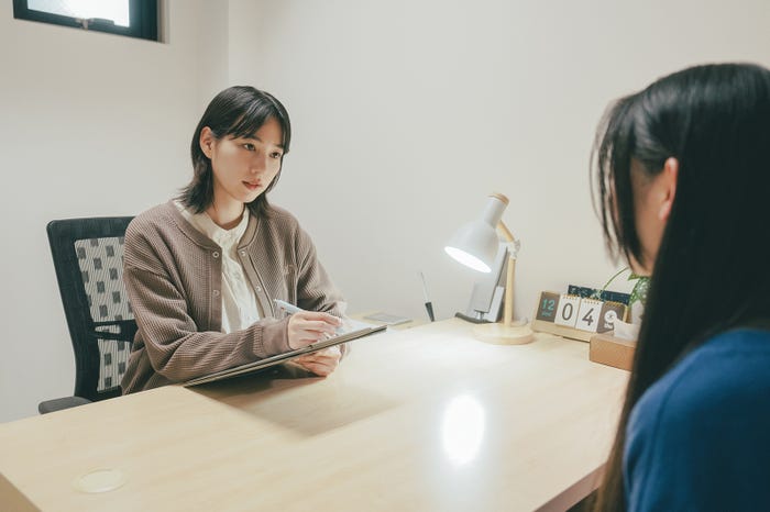 のん(C)2026「平行と垂直」製作委員会